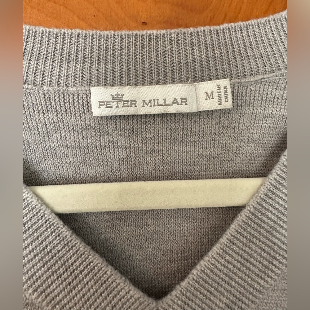 Peter Millar Women’s Merino Wool Gray V-Neck Sweater, Size M - Picture 2 of 4